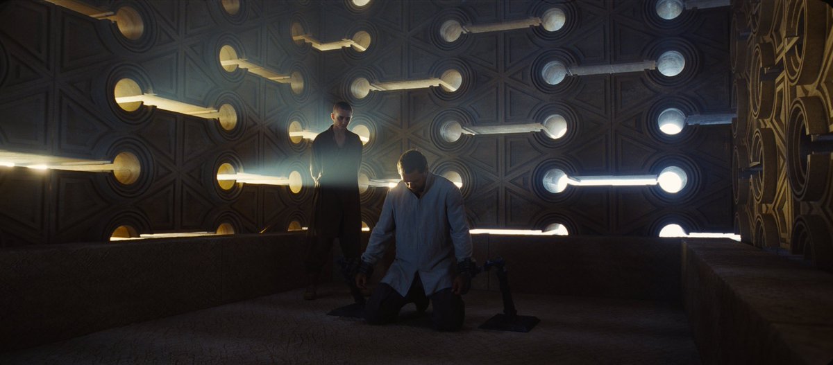 starkcanarie's tweet photo. I feel like production design is one of the less talked aspects of Dune so I must say how much I love the set pieces and the world building aesthetic of the trilogy. https://t.co/N9CsefgmdB