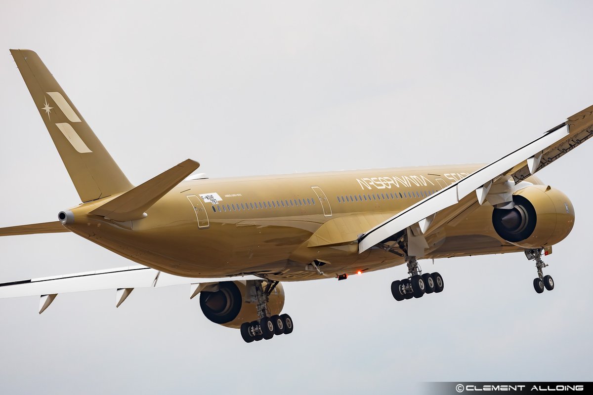 CAlloing's tweet photo. And she is back after her first flight !!! The 2nd @Airbus #A35K @starluxjapan with  golden #AIRSORAYAMA livery !! #Avgeeks #Avgeek https://t.co/CXAW5rXpqk