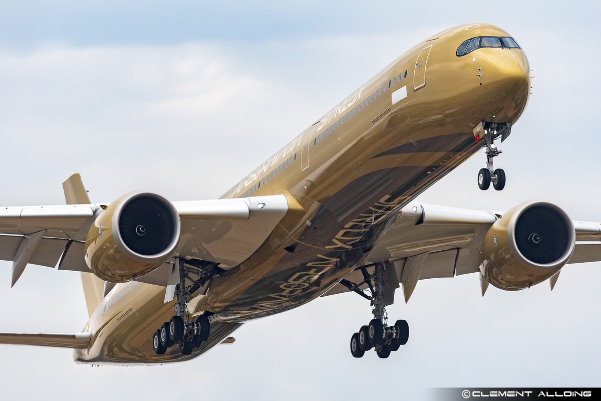CAlloing's tweet photo. And she is back after her first flight !!! The 2nd @Airbus #A35K @starluxjapan with  golden #AIRSORAYAMA livery !! #Avgeeks #Avgeek https://t.co/CXAW5rXpqk