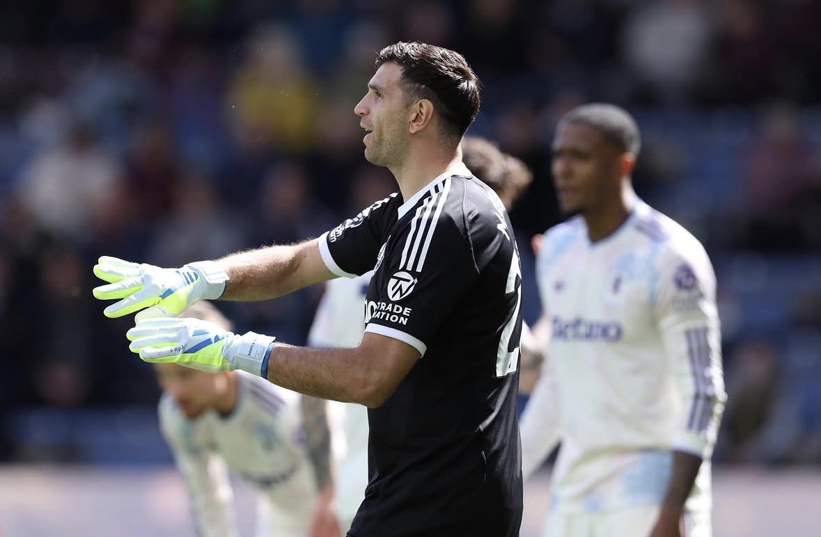 ForzaJuveET's tweet photo. 🚨Aston Villa demande environ 15M€ pour Emiliano Martinez ! 👀🇦🇷

La Juventus ne veut pas dépasser les 10M€ et préférerai rester proche des 5M€ mais un accord est encore possible ! 

@MatteMoretto https://t.co/2TILtNFgtK