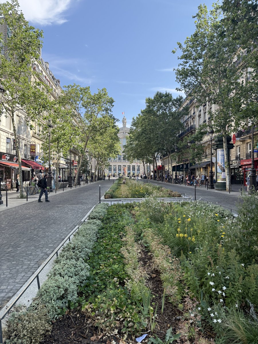 envytrend's tweet photo. #paris 🇫🇷 https://t.co/soFAC6W00d