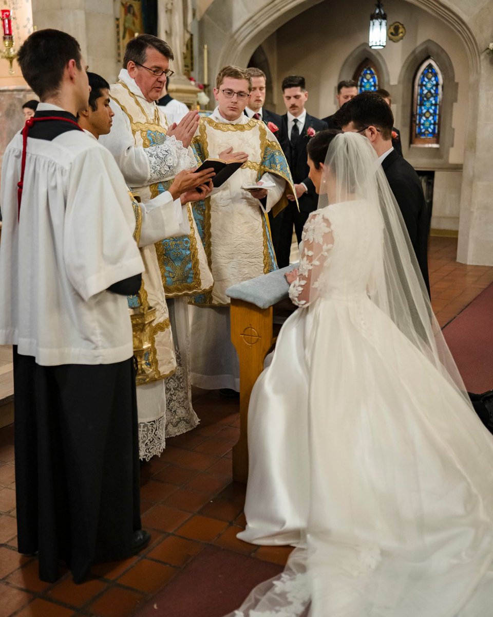 fsspna's tweet photo. Please remember in your prayers all couples preparing to receive the sacrament of Holy Matrimony.

May Our Lord abundantly bless their future homes and families.

📸 Photos by @TLMPhotograper

📍St. Lawrence Church in Harrisburg, PA https://t.co/87Qqg2rVRZ