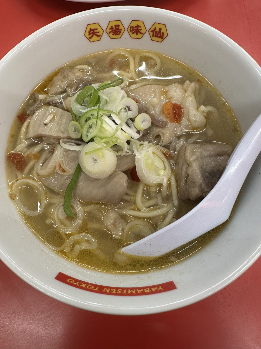 superhardgamer's tweet photo. ホルモンラーメン…塩味だったのは想定外でした https://t.co/gLjijSkAah