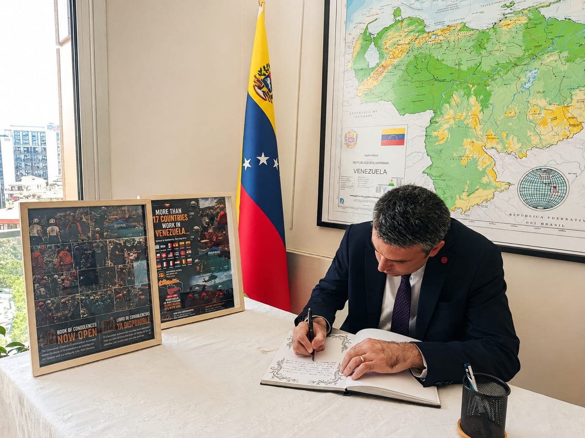 VatanPartisiist's tweet photo. İl Başkanımız İbrahim Okan Özkan önderliğinde Bolivarcı Venezuela Cumhuriyeti İstanbul Başkonsolosu Sayın Lissett Margarita Hernandez Marquez'i ziyaret ederek 24 Haziran'da Venezuela'daki iki büyük depremde hayatını yitirenlere başsağlığı, Venezuela halkına da geçmiş olsun dileğinde bulunduk.

Dost Venezuela halkına dayanışma duygularımızı ilettik.

@iokanozkan 
@Consulvenest