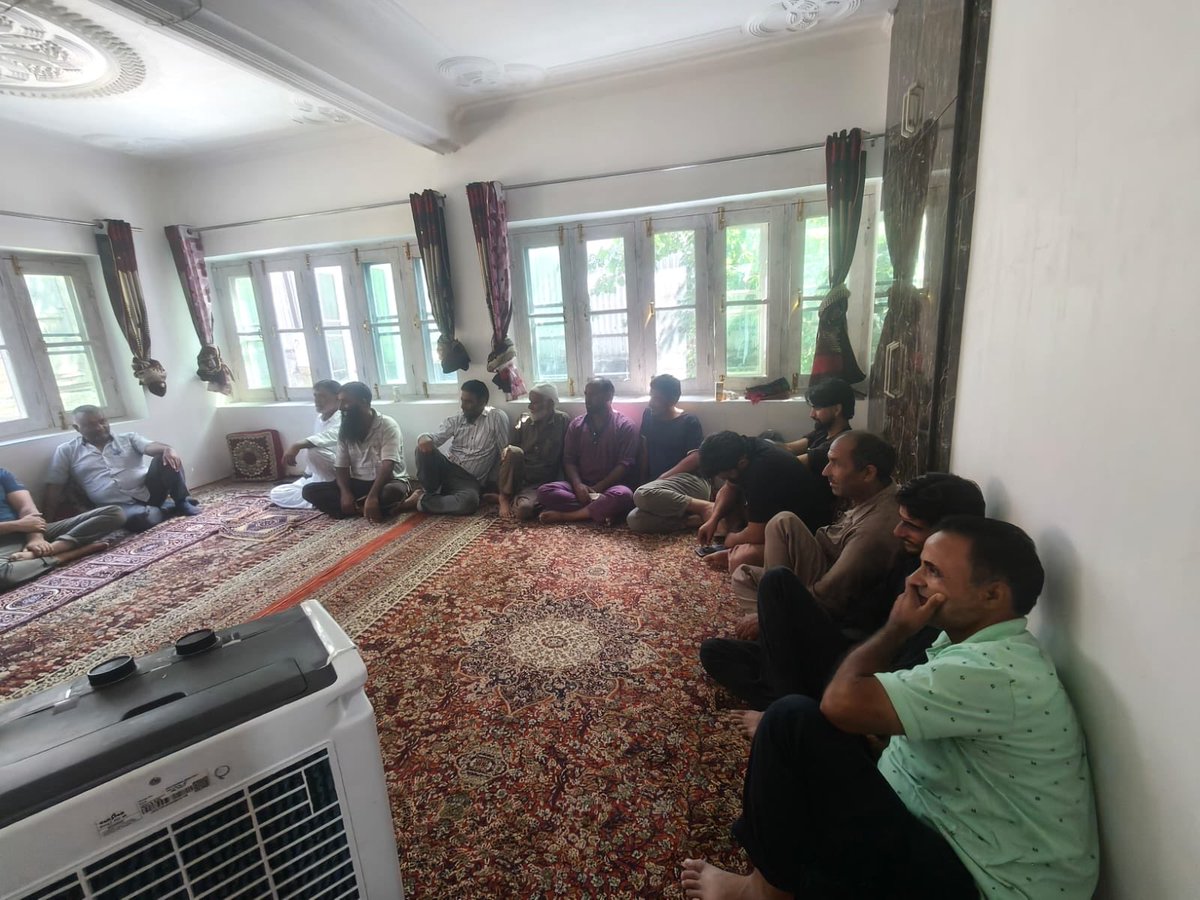ICARKVKBARAMULA's tweet photo. Evening Training Cum discussion programme  with almost 40 farmers from Bongund Baramulla conducted by Dr S N kirmani and Dr Sajad Ahmed Sheikh. Along with Shri Reyaz Mir.
@atari1icar @icarindia @AgriGoI @OfficeofSSC @PMOIndia #ICAR #atari1icar https://t.co/UXpJotmWJ0