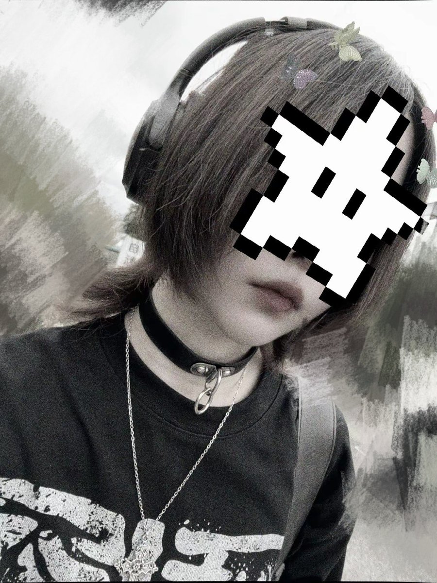 syakeo0930's tweet photo. ※自我注意
普段着でコス衣装を着ている変人
ヘッドホンってどうつけるのが正解？
髪の上？？髪どけたほうがいいん？ https://t.co/VlOfPibc9a