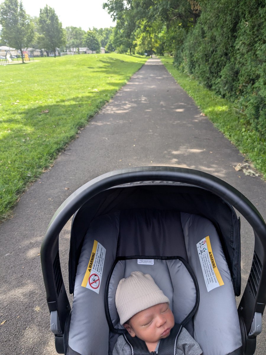 _Owee's tweet photo. Fanny pack &amp; stroller vibes https://t.co/xTYJ2U6Lhy