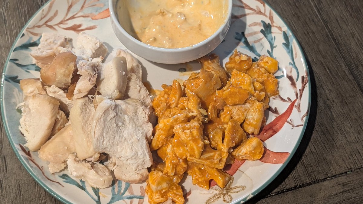 Bud_Fury's tweet photo. Protein load.  Roasted chicken with buffalo sauce. https://t.co/m2Pmrxc37o