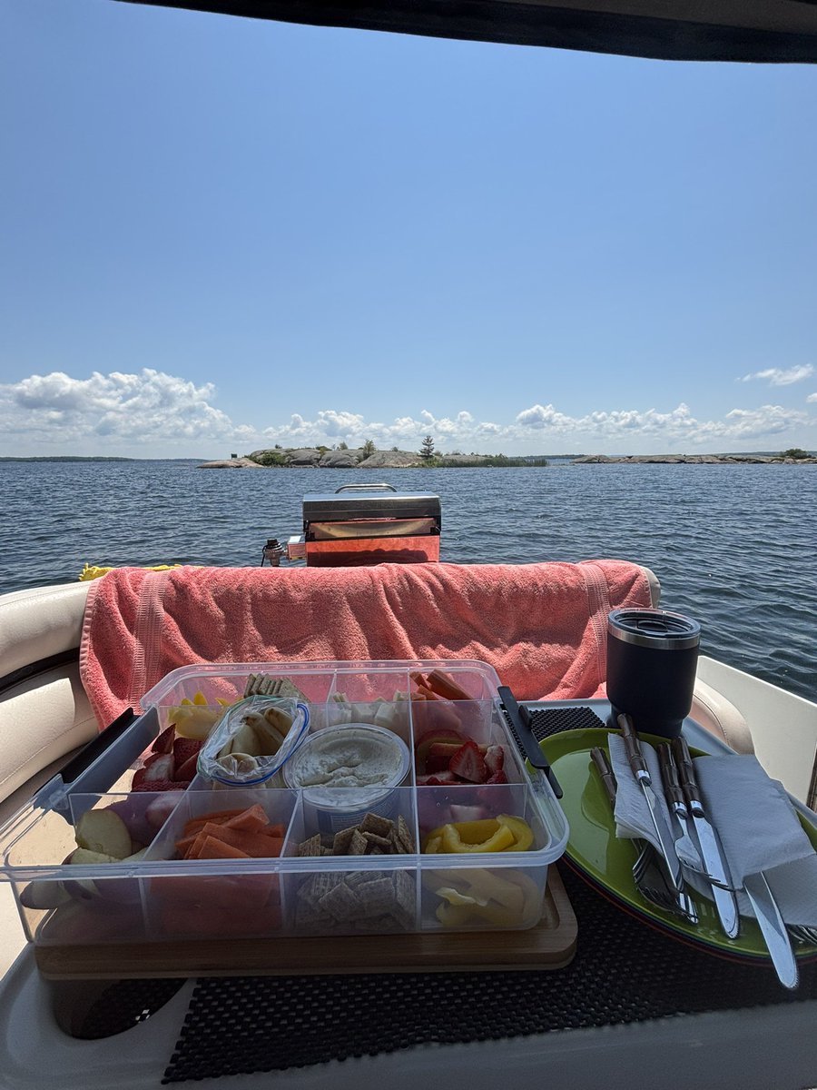 ShaneSeney's tweet photo. Decent view for lunch. https://t.co/XhCzsDs9FM