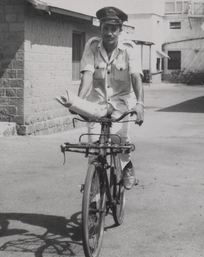 UPU_UN's tweet photo. #FlashbackFriday🤎

This photograph captures mail delivery by bike in the Up Country region of Yemen, offering a glimpse into the dedication of postal workers serving mountainous and hard-to-reach areas. 

[UPU Archives - Yemen, 1972] https://t.co/Yeaq4JYxgO