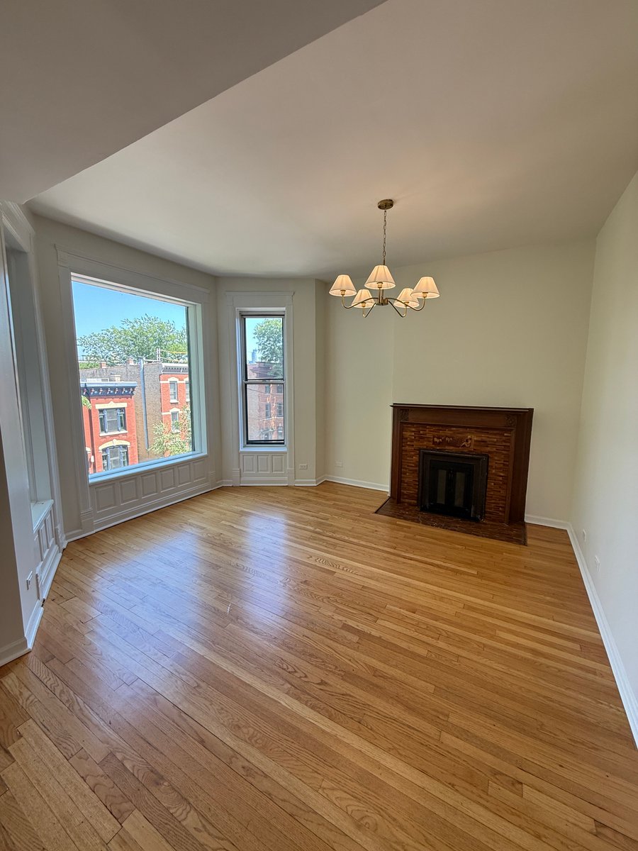 CaganManagement's tweet photo. 📍 2022 N Seminary 📍

🔑 Lincoln Park
🔑 Spacious 3 bedroom, 2 bath apartment
🔑 Large living and dining area
🔑 Stainless steel appliances
🔑 In-unit washer &amp; dryer
🔑 Central heating &amp; A/C
🔑 Ample closet space
🔑 Pet friendly

☎️ (773) 477-9141 (call)
✉️ mcagan@cagan.com https://t.co/X8eIOsQBVZ