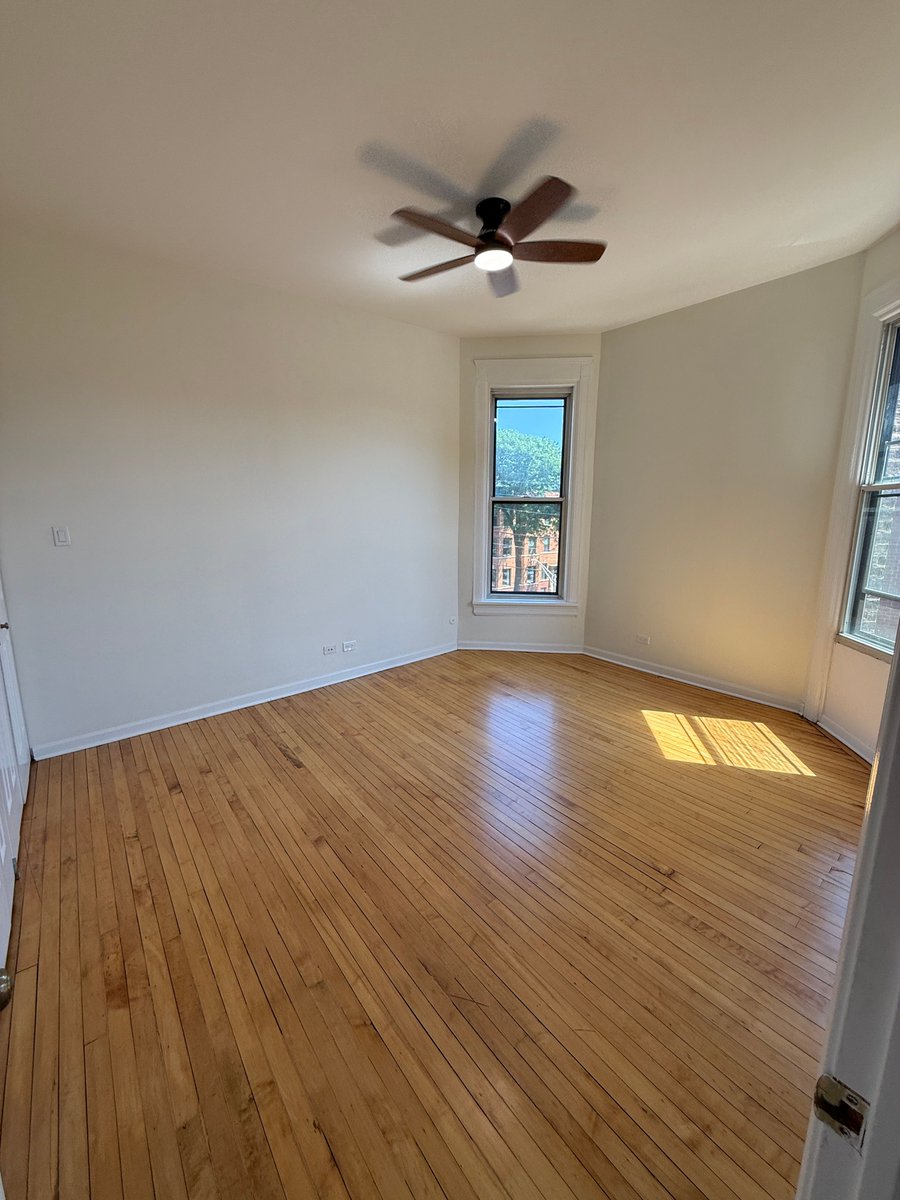 CaganManagement's tweet photo. 📍 2022 N Seminary 📍

🔑 Lincoln Park
🔑 Spacious 3 bedroom, 2 bath apartment
🔑 Large living and dining area
🔑 Stainless steel appliances
🔑 In-unit washer &amp; dryer
🔑 Central heating &amp; A/C
🔑 Ample closet space
🔑 Pet friendly

☎️ (773) 477-9141 (call)
✉️ mcagan@cagan.com https://t.co/X8eIOsQBVZ