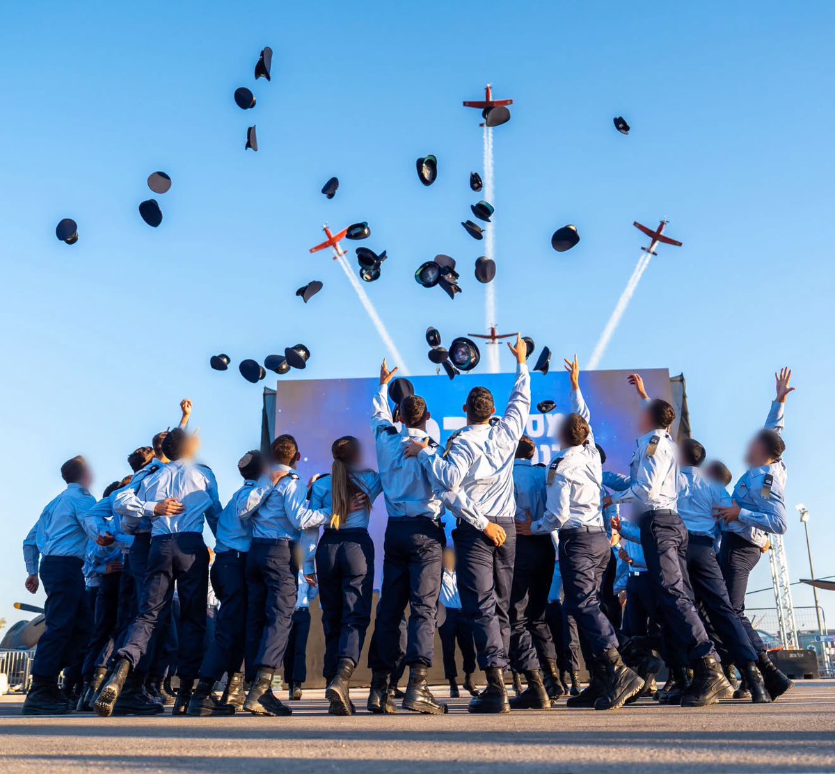 HananyaNaftali's tweet photo. Forty new pilots have officially joined the Israeli Air Force after graduating from one of the world's toughest flight academies. 🪽🇮🇱

Congratulations to Israel's newest defenders of the skies. Mazal tov! https://t.co/3PlKbWyed5