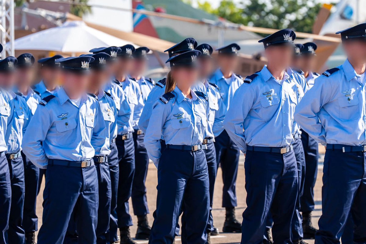 HananyaNaftali's tweet photo. Forty new pilots have officially joined the Israeli Air Force after graduating from one of the world's toughest flight academies. 🪽🇮🇱

Congratulations to Israel's newest defenders of the skies. Mazal tov! https://t.co/3PlKbWyed5