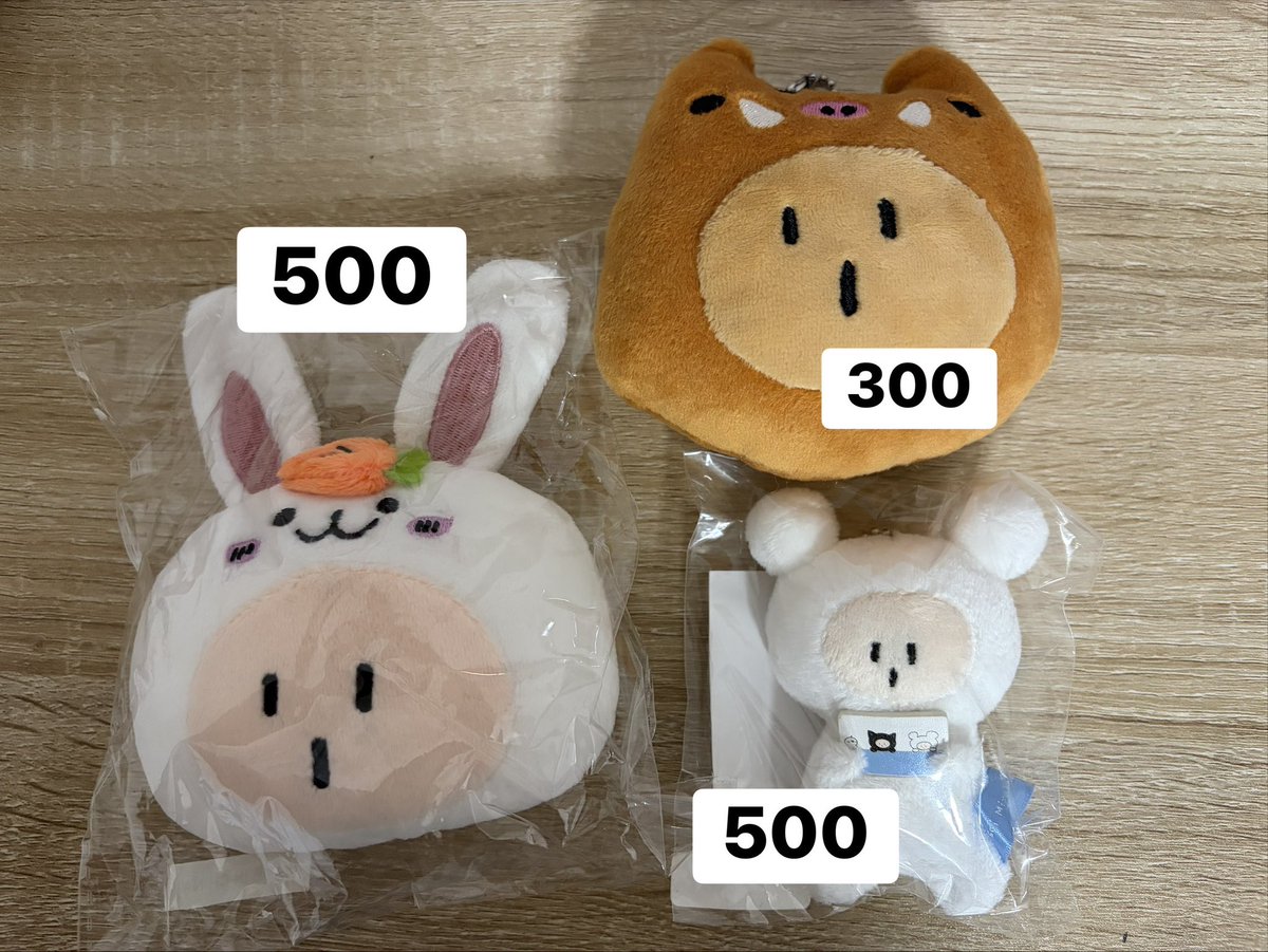 meru_kw_n120's tweet photo. グッズ整理したいのでお譲り先探してます❕
FF外でも誰でもサルパ2部終演後会える方お声掛け下さい🙇‍♀️

⬇️缶バッジ、生写真等下に続きます https://t.co/IFYCfdq3Cs