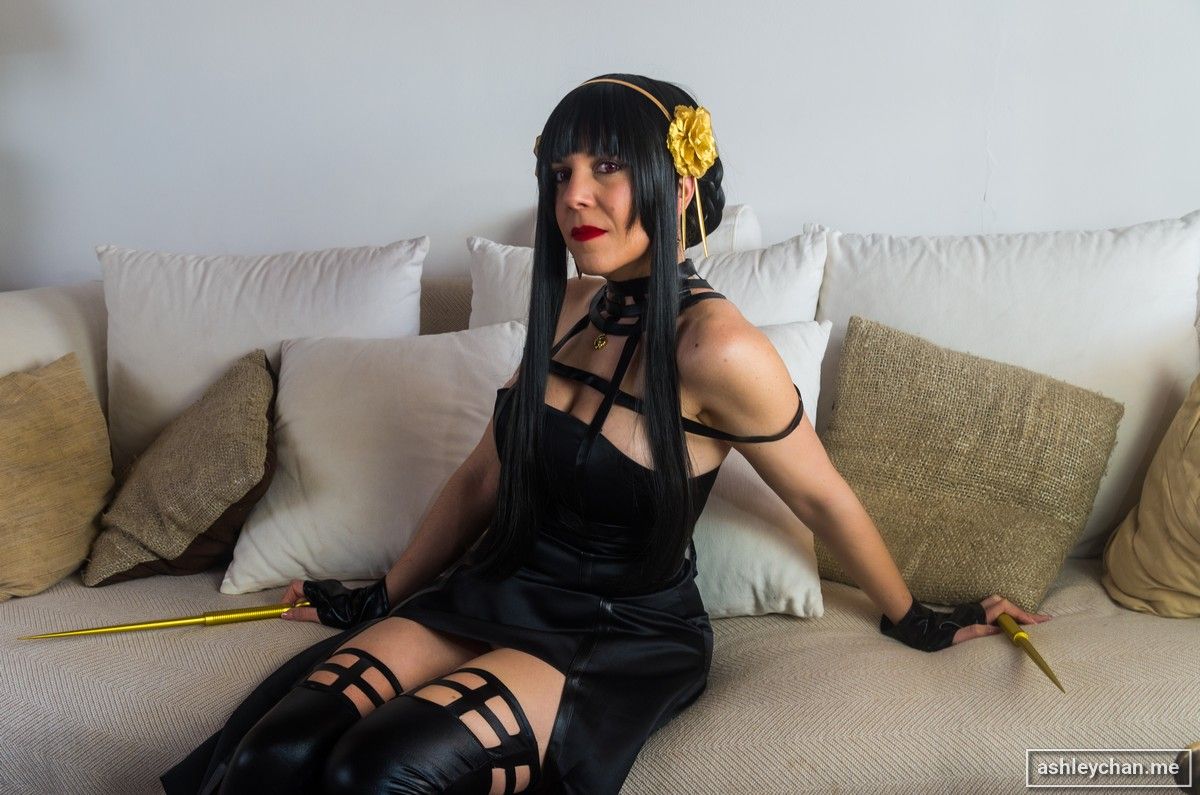 Ashleychancosp's tweet photo. Yor's ready for whatever tonight brings 🔪
#YorForger #YorForgerCosplay #cosplay #SpyxFamily #Yor #cosplaygirl https://t.co/570FKi2mS0