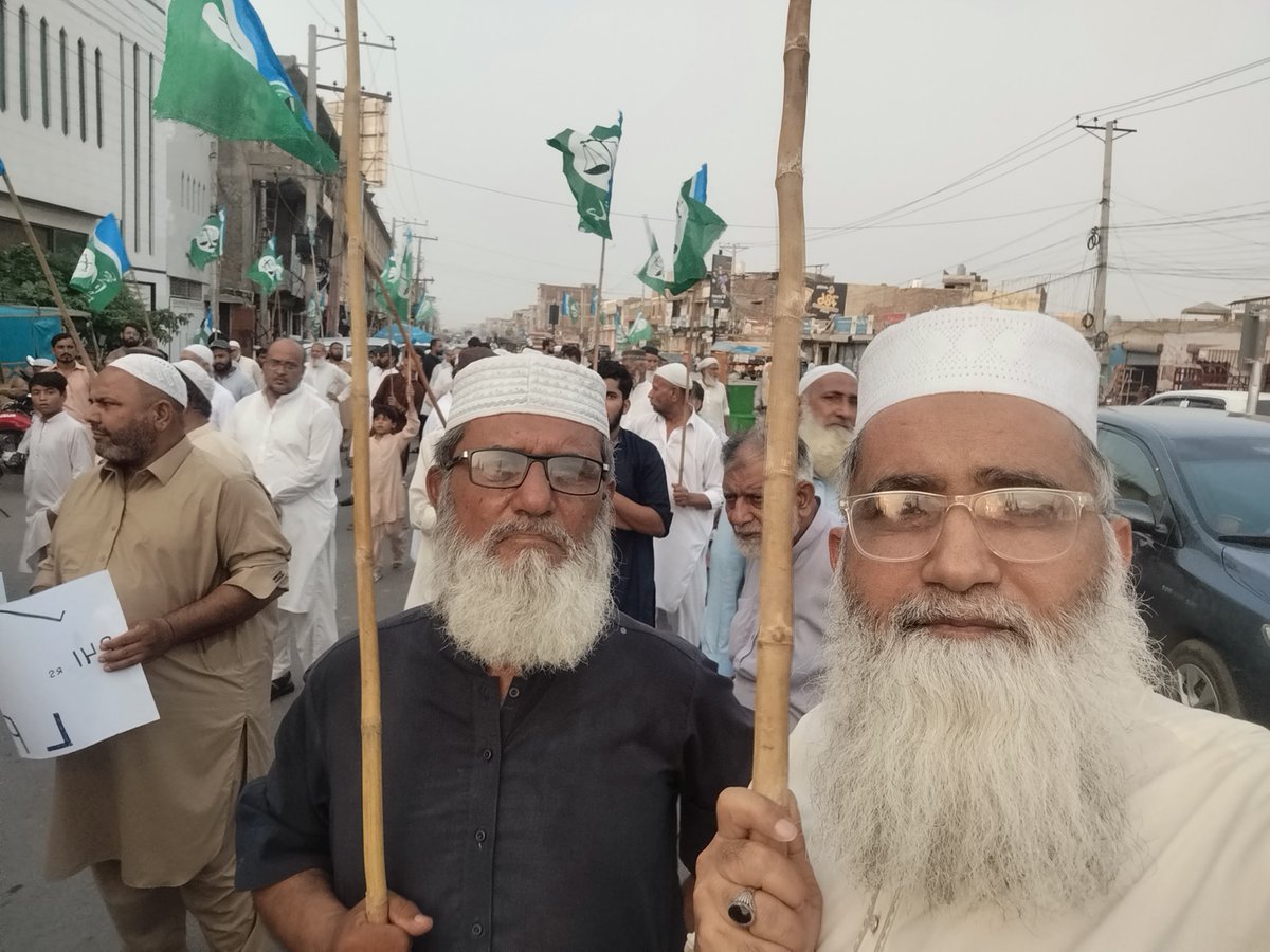 ZAFARDAR69's tweet photo. سرگودھا میں بھرپور احتجاج 
#پیٹرول_سستا_کرو https://t.co/74ZJPqPUo8