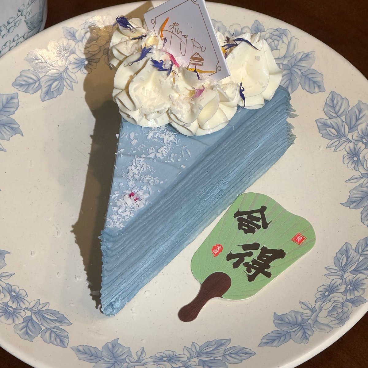 AngelaHendsgcc's tweet photo. Spilled matcha latte all over my work laptop – thought I’d have to pull an all-nighter to save the deck, turns out my intern thought the puddle was a new coffee spot and handed me a napkin. Who’s the real office hero here https://t.co/CUF25odZsO