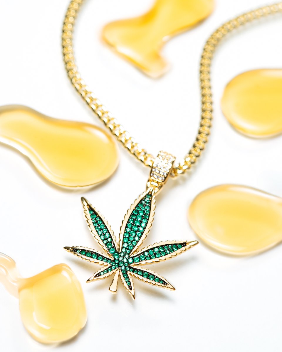 officialKingIce's tweet photo. Happy 7/10 to all my dabbers out there 🍯 Celebrating it the way we know best, with a brand new drop to say it loud 😏 #kingice #710 https://t.co/b7wNqGzDVJ
