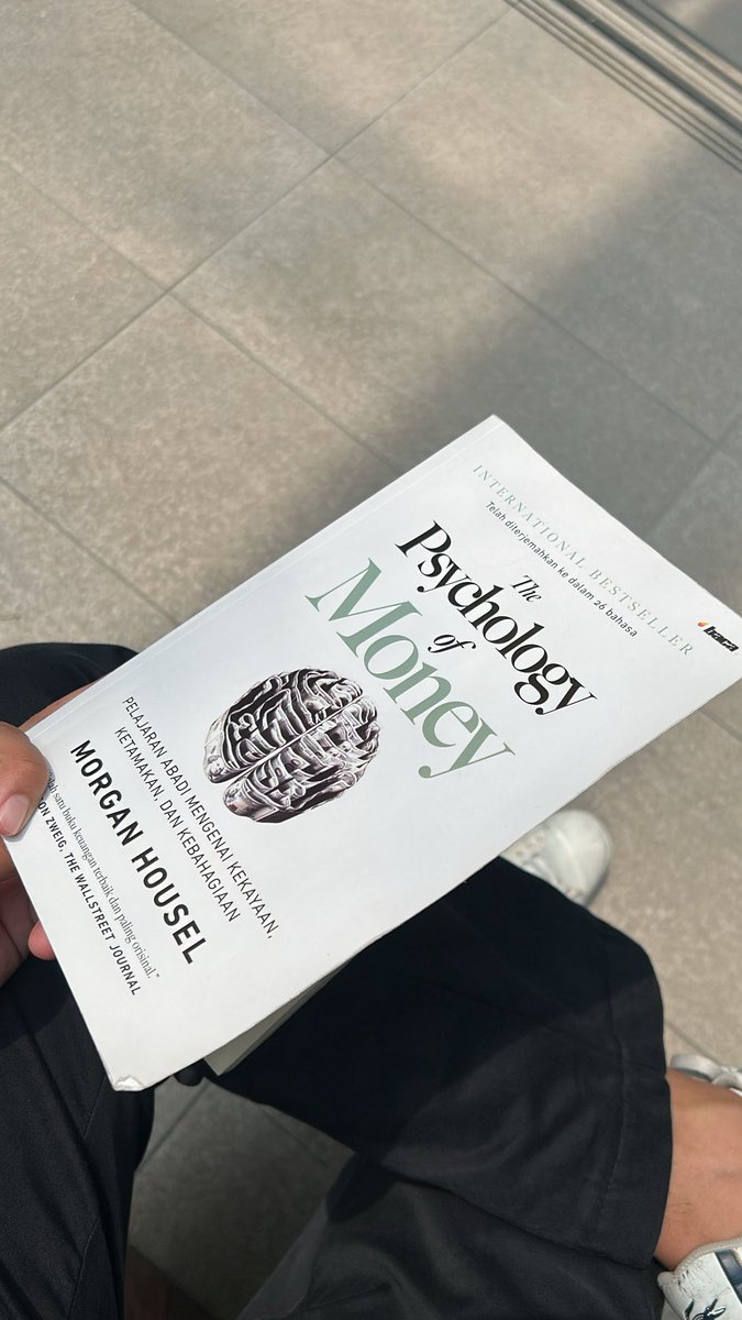 hzfik's tweet photo. forget an expensive date. i want to sit by the park and listen to you yap, hear your laugh, read books to you, and talk about our dreams https://t.co/j7YBTuCcDQ