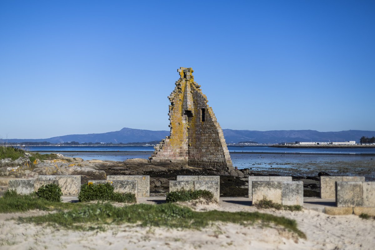 turisriasbaixas's tweet photo. O recinto amurallado de Salvaterra de Miño, o castro de Castrolandín e o seu centro de interpretación ou un paseo por Cambados poden ser lugares perfectos para visitar esta fin de semana e desfrutar do patrimonio histórico das Rías Baixas https://t.co/tSwkAK7V0v