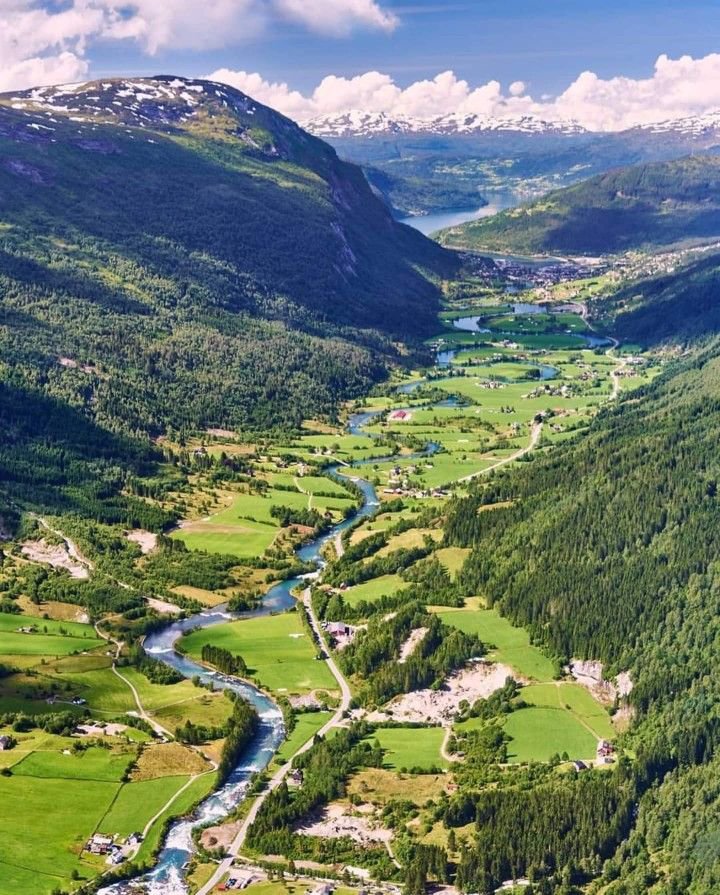oceanweavee's tweet photo. Lake view, Norway https://t.co/9uvsjUW04B