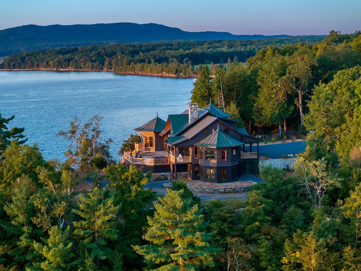 Margiepp's tweet photo. SOLD!
NEWLY BUILT HOME ON LAKE CHAMPLAIN
6 BD  |  4 BA  |  5.2 AC  |  $3,750,000
#sold #lakechamplainrealestate #adirondackrealestate #lakechamplain #essexny #essexrealestate #essexhome #waterfrontrealestate #waterfronthomes #luxuryrealestate #bhhsluxurycollection #bhhsrealestate https://t.co/6JbJtpylmD
