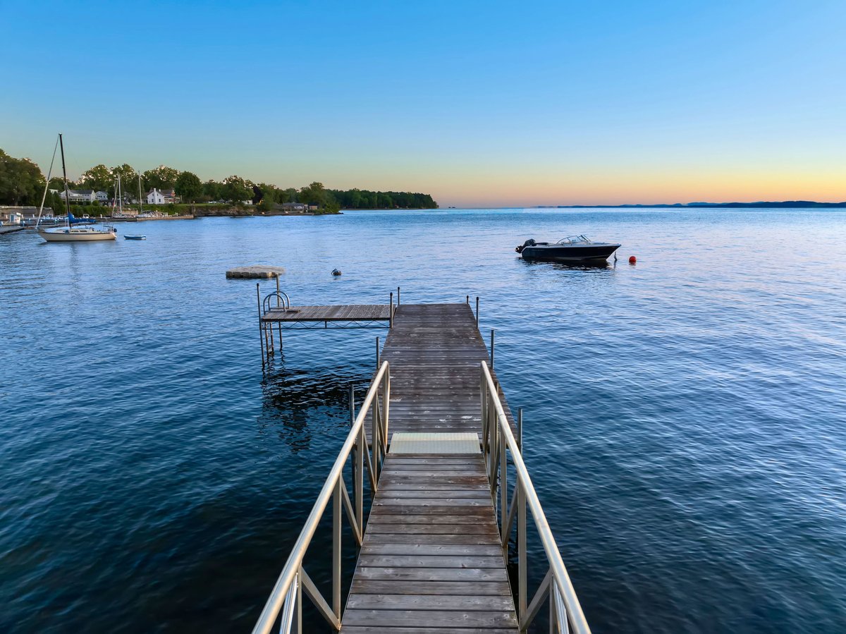 Margiepp's tweet photo. SOLD!
NEWLY BUILT HOME ON LAKE CHAMPLAIN
6 BD  |  4 BA  |  5.2 AC  |  $3,750,000
#sold #lakechamplainrealestate #adirondackrealestate #lakechamplain #essexny #essexrealestate #essexhome #waterfrontrealestate #waterfronthomes #luxuryrealestate #bhhsluxurycollection #bhhsrealestate https://t.co/6JbJtpylmD