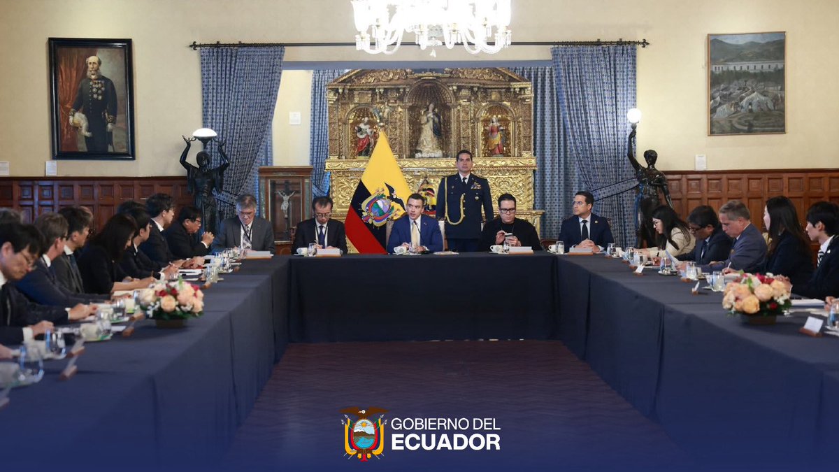 Produccion_Ecu's tweet photo. 🇪🇨🇯🇵 La relación entre Ecuador y Japón continúa fortaleciéndose a través del diálogo y la cooperación.

El ministro @LuisJaramilloOK participó  junto al presidente @DanielNoboaOk en el encuentro de trabajo con representantes de la Federación Empresarial de Japón (Keidanren). https://t.co/DKR24pnYpk