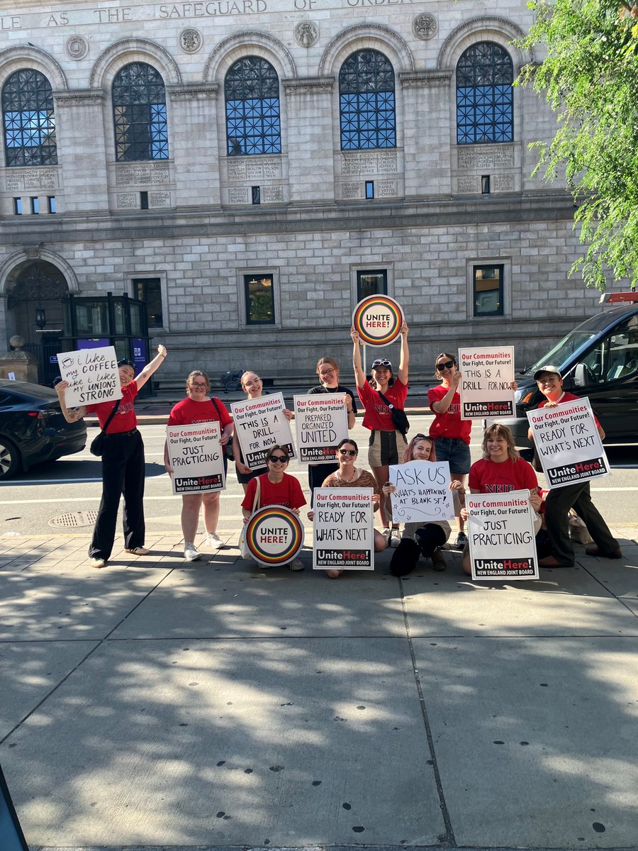 nejbUNITEHERE's tweet photo. Baristas at @blankstreet locations in Boston held a "practice picket" yesterday to show the company that they're prepared to stick together to win a fair contract! #1u #strongcoffeestrongunion https://t.co/r9dFQ8Iwxz