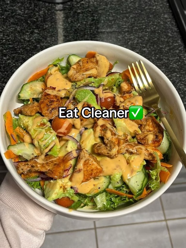mealroaster's tweet photo. Sometimes the colourful plate is actually the healthier one. 

📸 Send your meals to mealRoaster and get your breakdown.

#mealRoaster #FoodTok #HealthyEating #Nutrition #EatCleaner #HealthTips #WhatsAppAI https://t.co/HdPHfm5YW3