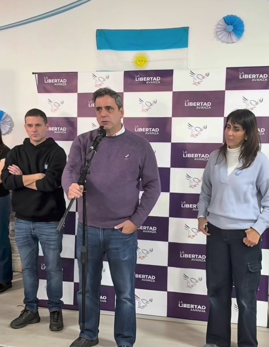CORONELJMIGUEL's tweet photo. "6AM" 93.9 Mhz. La Libertad Avanza realizó ayer por el 9 de Julio, un locro en Lastenia, con la participación de su titular @catalanlisandro acompañado de diputados nacionales y dirigentes, cómo @MatiasSabate2 y @gchoua. https://t.co/K4gr2qu9mz