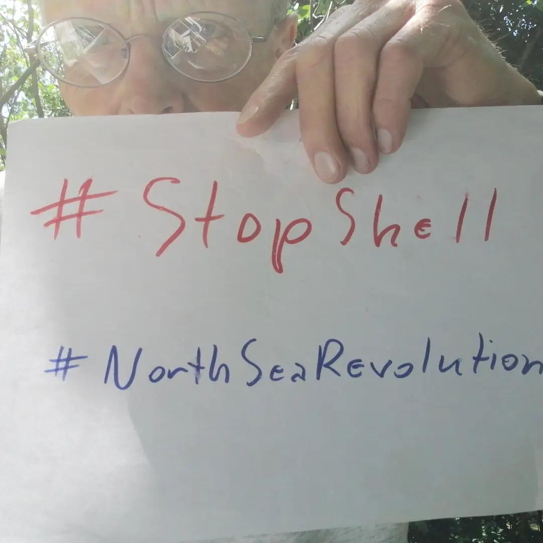 stamberg_e96884's tweet photo. Hi 
@KaoHua3 , 
I stand with you to #StopShell!
I nominate every person under this tweet.

It's URGENT: 
@shell
plans to leave parts of old oil platform with 11,000 tonnes of oil and toxicwaste in the #NorthSea.  
@Greenpeace https://t.co/VDMU1cjWmO