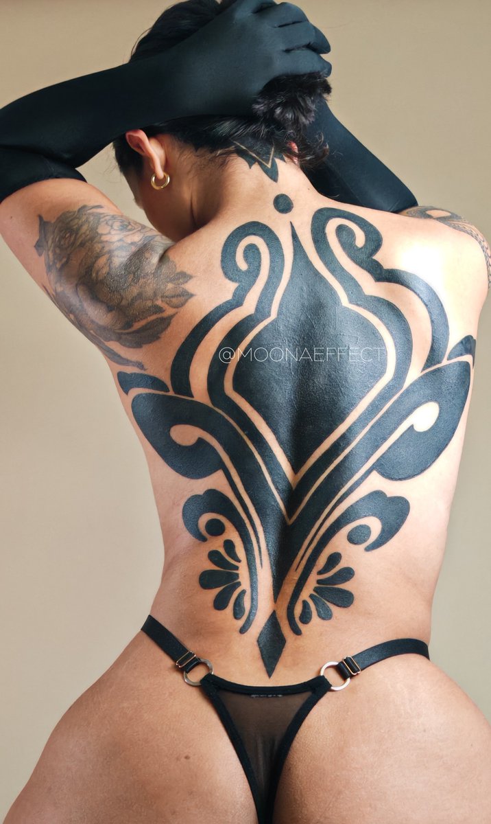 MoonaEffect's tweet photo. Tellement hâte de continuer ce tatouage et de l'agrandir 😌 https://t.co/lL2prNyD2r