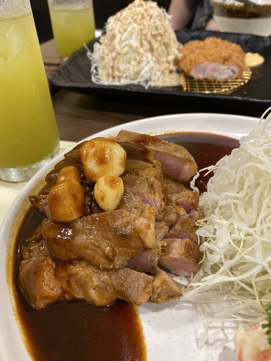 BankLionia's tweet photo. นอกจากหมูจานหลัก 
เมนูหมูทอดเค้าก็อร่อยนะคับ

Tips ✅💡: ผมเพิ่งรู้ไม่นานว่าคนชอบไม่ติดมันสั่งแบบมันน้อยได้ด้วยครับ เค้าจะเลือกชิ้นที่มีมันน้อยลงมาให้

พอสั่งแบบมันน้อย กินง่ายขึ้นเยอะ😆 https://t.co/2T9x4FBTHu