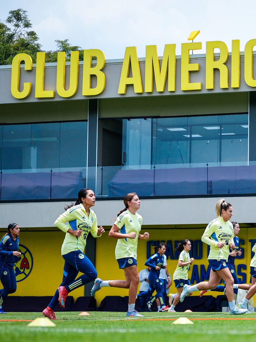 ismagonzalezmx's tweet photo. FALSO que América Femenil vaya a jugar en el Estadio Banorte. El desorden que trae Cruz Azul con el tema del estadio para sus juegos de local y la solicitud de jugar en el Estadio Azulcrema ha afectado a las Águilas.

Pronto habrá noticias sobre el calendario de los juegos de local del equipo, pero les adelantó que existe la posibilidad de que las campeonas jueguen en Coapa. 🦅🚨