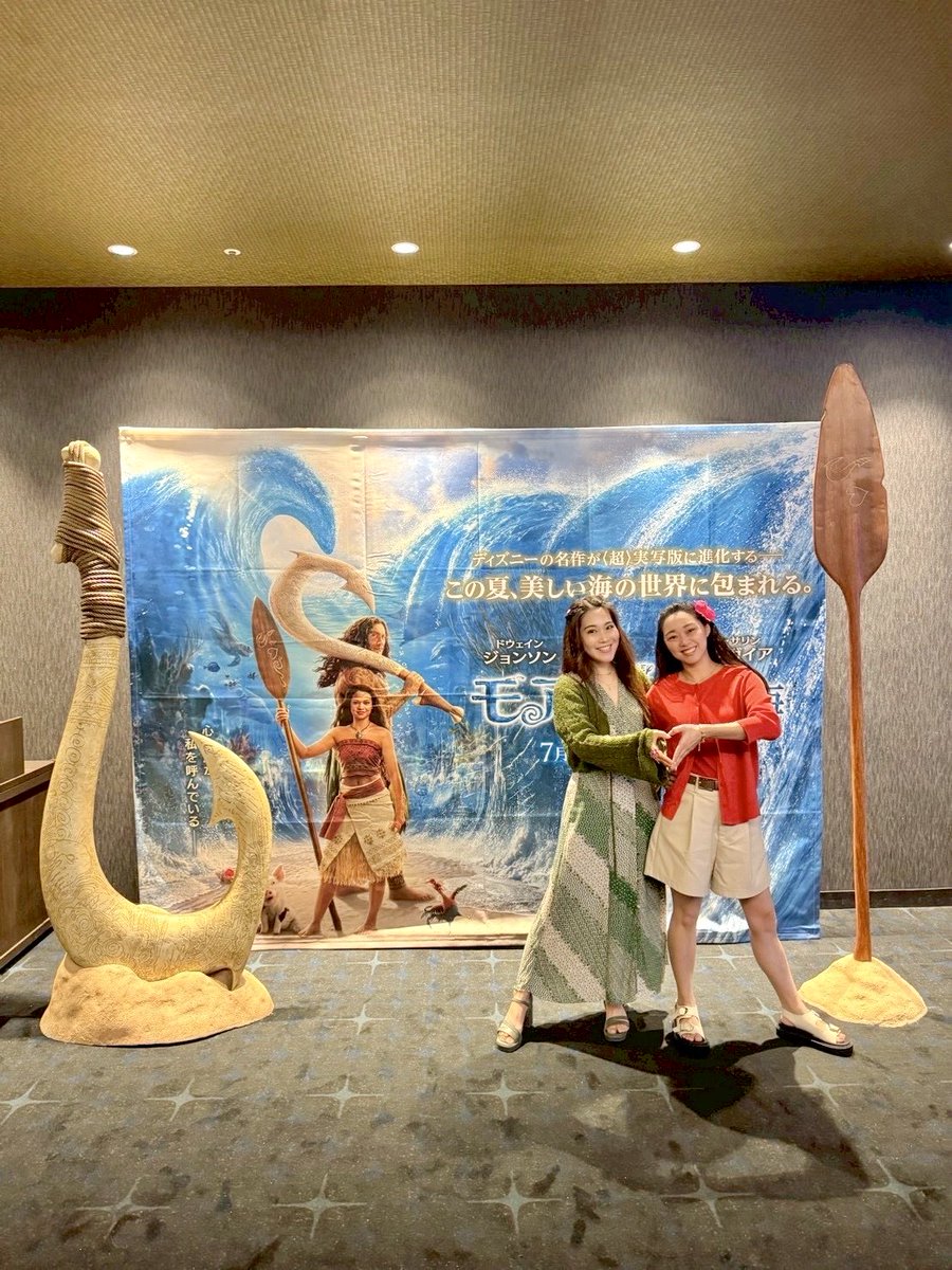 ri07__07mm's tweet photo. UMIちゃんに誘ってもらい実写版モアナの最速試写会🌺
アニメ版で好きだったシーンがさらに大好きと思えるような実写化😭💚
気になってた衣装やダンスも見れて、一緒に踊ってしまうくらい楽しい時間だった〜👏

#モアナと伝説の海へ旅立とうキャンペーン https://t.co/4EWYFY5Fn2