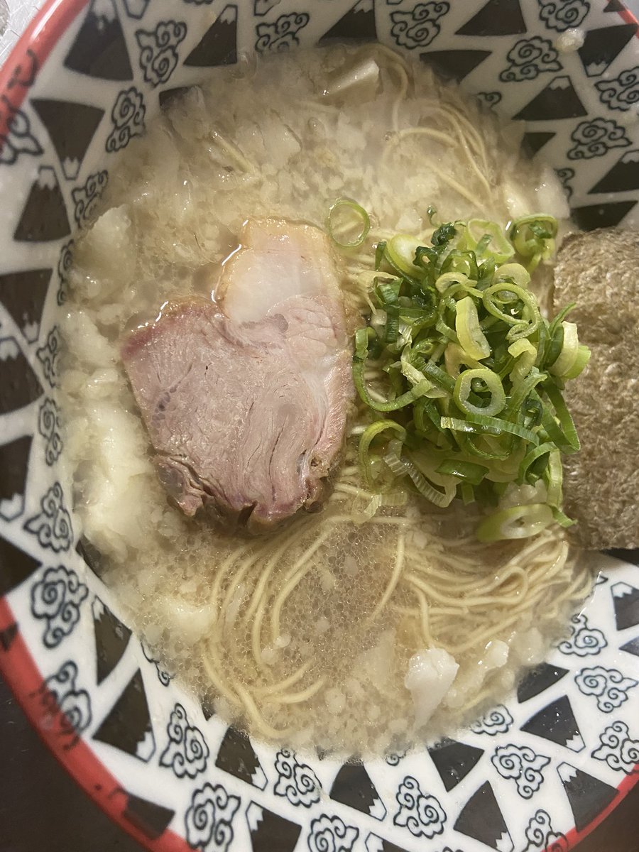 innamiyuji0501's tweet photo. 朝5時から23時まで通し営業

朝5時から11時までの限定
「背脂中華そば」900円
「野菜炒めラーメン」900円
「麻婆豆腐ラーメン」900円
11時から23時までの限定
「アサリミートソース」1000円
「ゆず風味香るねぎ塩蕎麦1000円

赤玉あります！レアです！
背脂中華そばうまいです😋ぜひ
コザワ店長の限定 https://t.co/ZqzynvmAJ6