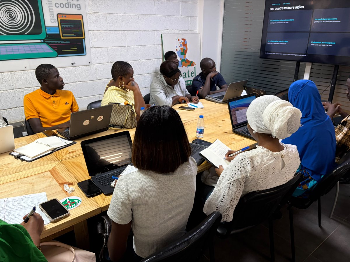 ODCSenegal's tweet photo. La Tech Academy se poursuit à @ODCSenegal !
Les volontaires des Jeux Olympiques de la Jeunesse Dakar 2026 continuent de renforcer leurs compétences numériques à travers des sessions pratiques et interactives.
#TechAcademy
#Dakar2026
#OrangeDigitalCenter
#AmalNdiarigneAskanwi https://t.co/29wYqV8rnc