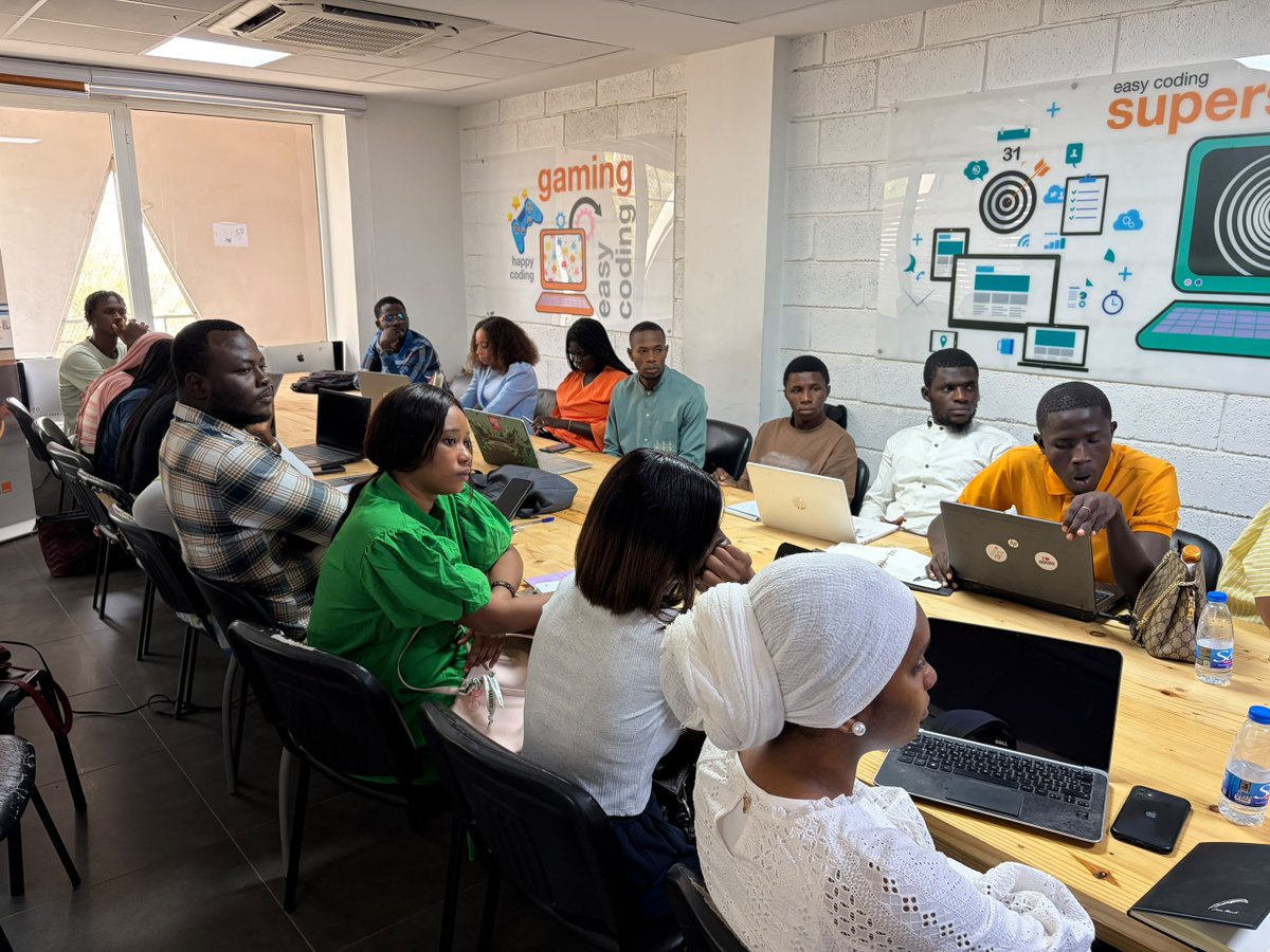 ODCSenegal's tweet photo. La Tech Academy se poursuit à @ODCSenegal !
Les volontaires des Jeux Olympiques de la Jeunesse Dakar 2026 continuent de renforcer leurs compétences numériques à travers des sessions pratiques et interactives.
#TechAcademy
#Dakar2026
#OrangeDigitalCenter
#AmalNdiarigneAskanwi https://t.co/29wYqV8rnc
