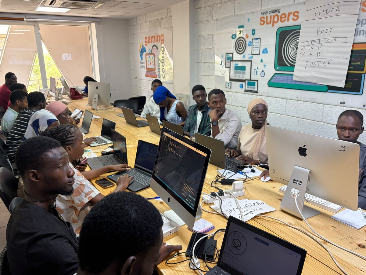 ODCSenegal's tweet photo. La Tech Academy se poursuit à @ODCSenegal !
Les volontaires des Jeux Olympiques de la Jeunesse Dakar 2026 continuent de renforcer leurs compétences numériques à travers des sessions pratiques et interactives.
#TechAcademy
#Dakar2026
#OrangeDigitalCenter
#AmalNdiarigneAskanwi https://t.co/29wYqV8rnc