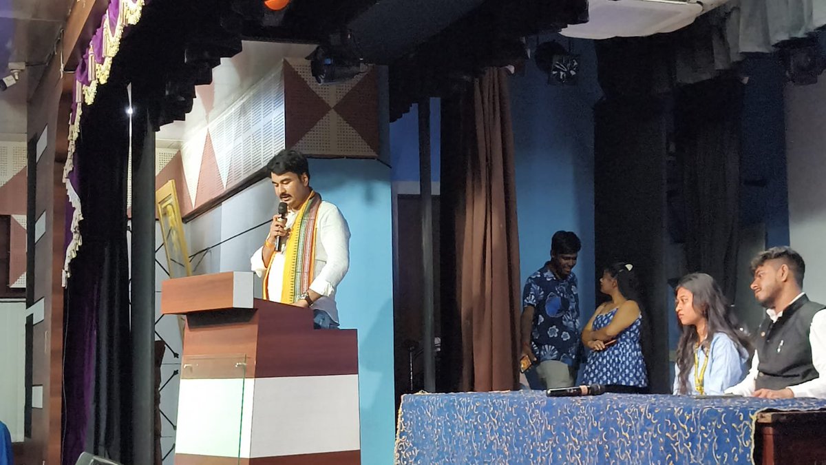 ABVPBanga's tweet photo. অখিল ভারতীয় বিদ্যার্থী পরিষদের ৭৮তম প্রতিষ্ঠা দিবস ও জাতীয় ছাত্র দিবস উপলক্ষে সুরেন্দ্রনাথ কলেজে পতাকা উত্তোলন ও পরিচয় বর্গ অনুষ্ঠিত হয়।

বিশেষভাবে উপস্থিত ছিলেন প্রদেশ সম্পাদক নীলকণ্ঠ ভট্টাচার্য  ও প্রদেশ মিডিয়া কনভেনর অনন্ত বারুই।

#78YearsOfABVP | #ABVPFoundationDay 
#NationalStudentsDay  | #ABVPBanga