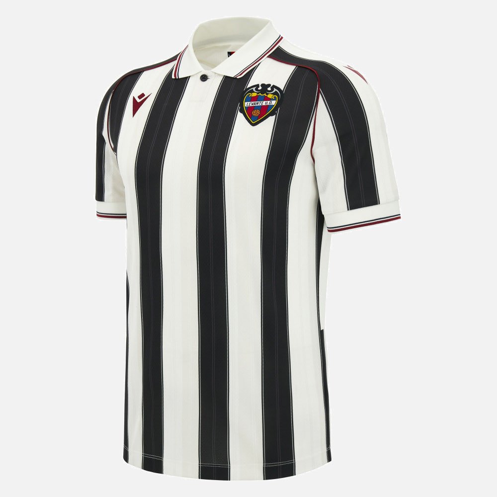XanzX07's tweet photo. Camiseta fina, un aire a la del cristal palace, VAMOS POR LA COPA CTM https://t.co/n39w4ImM7e