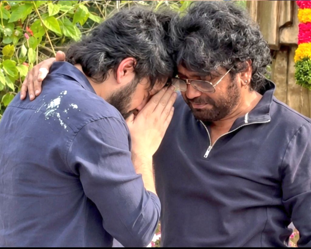 karri_nagarjuna's tweet photo. Dear @AkhilAkkineni ❤️

Today isn't just your victory... it's every Akkineni fan's victory. 🥹❤️

Years of faith, patience, and unconditional love have finally turned into a blockbuster celebration. 🔥

Congratulations on the blockbuster success of #Lenin! 👑💥

@iamnagarjuna https://t.co/mmp2hJKKGN