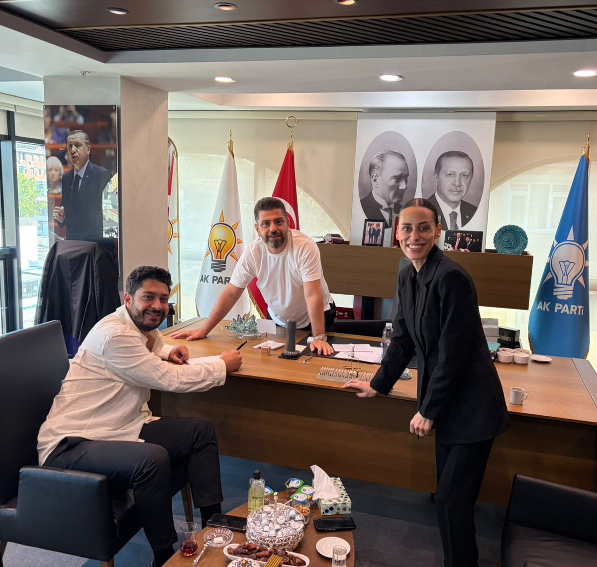 eyupilceakparti's tweet photo. AK Parti ailemiz büyümeye devam ediyor.

Göktürklü iş insanımız Samet Berber de AK Parti ailemizin bir üyesi oldu.

Birlik ve beraberlik içerisinde, güçlü Türkiye hedefimiz doğrultusunda yol yürümeye devam ediyoruz.

Aramıza hoş geldiniz. 

@abdullahozdemir 
@Muhmmtvanlioglu 
@MujdeKotil