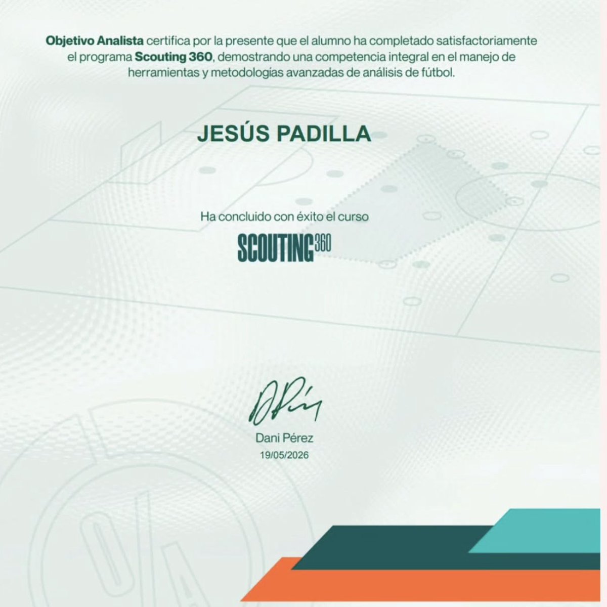 JesusPScouting's tweet photo. Hoy comienza una nueva etapa.

Después de mucho tiempo aprendiendo, formándome y profundizando en el mundo del scouting, he decidido dar un paso al frente y compartir este proyecto: Jesús Padilla Scouting.

En este perfil publicaré informes de jugadores, análisis individuales, observaciones tácticas y contenido relacionado con la identificación y evaluación del talento en el fútbol. Mi objetivo es ofrecer análisis rigurosos, fundamentados en la observación, el contexto y, cuando sea posible, apoyados por los datos.

Soy consciente de que este camino implica un aprendizaje constante. Por ello, este espacio será también una oportunidad para seguir creciendo, intercambiar opiniones con otros profesionales y aprender de cada jugador, cada partido y cada debate.

Como carta de presentación, adjunto los dos certificados que acreditan mi formación como Scout Deportivo. Son solo el punto de partida de un proceso de formación continua y desarrollo profesional que espero seguir ampliando.

Gracias a todos los que decidáis acompañarme en este camino. Cualquier comentario, opinión o intercambio de ideas será siempre bienvenido.

Bienvenidos a Jesús Padilla Scouting. ⚽📊

#Scouting #FootballScouting #TalentIdentification #PlayerAnalysis #Fútbol #AnálisisDeRendimiento