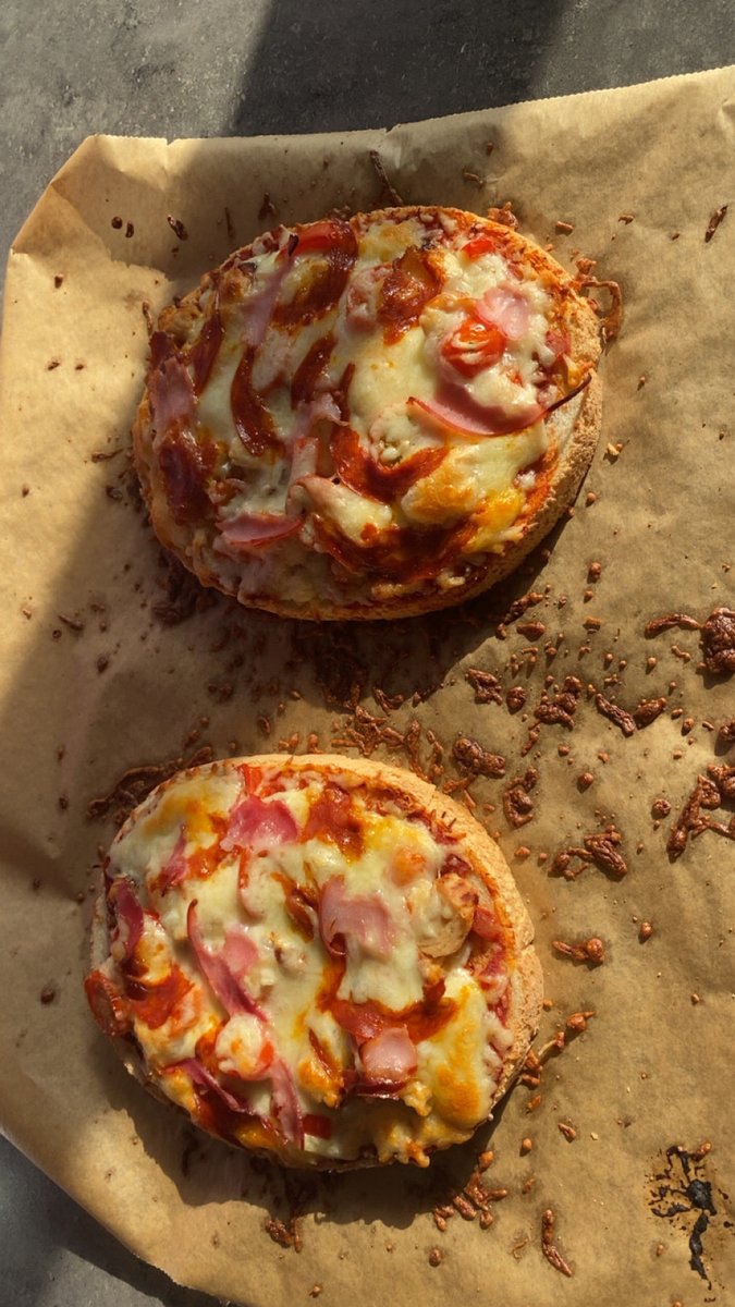Lrsinho_'s tweet photo. j’me suis refais des bruschetta #bonapp https://t.co/7Ze8nSr39L