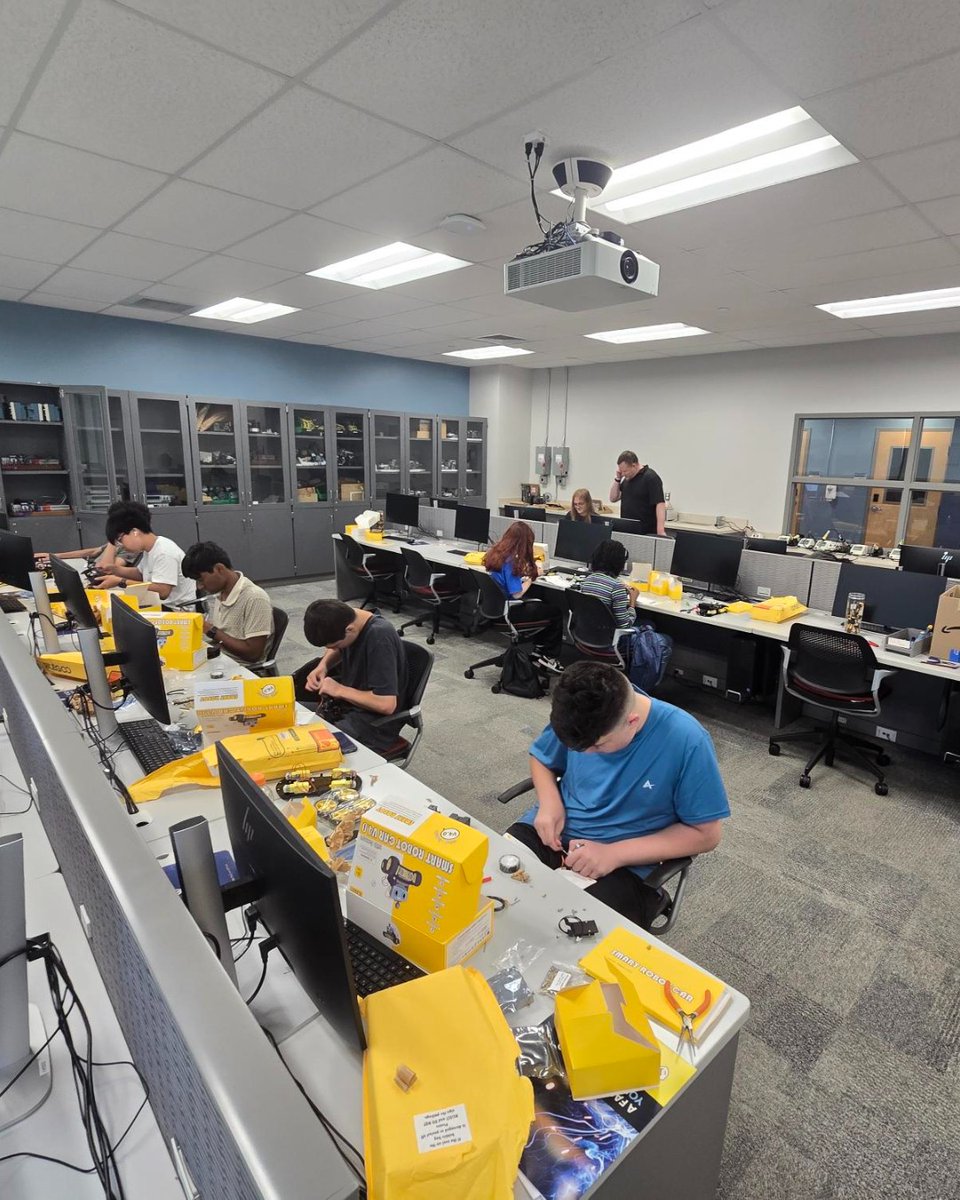 NEInstituteTech's tweet photo. Summer at NEIT is in full swing as we wrap up week 2 of Tech Camp! These high school students spent the week on campus exploring topics and career pathways in automotive technology, digital media production, health sciences, computer science, and more! ☀️📸🩺 https://t.co/2PGGu1odMD