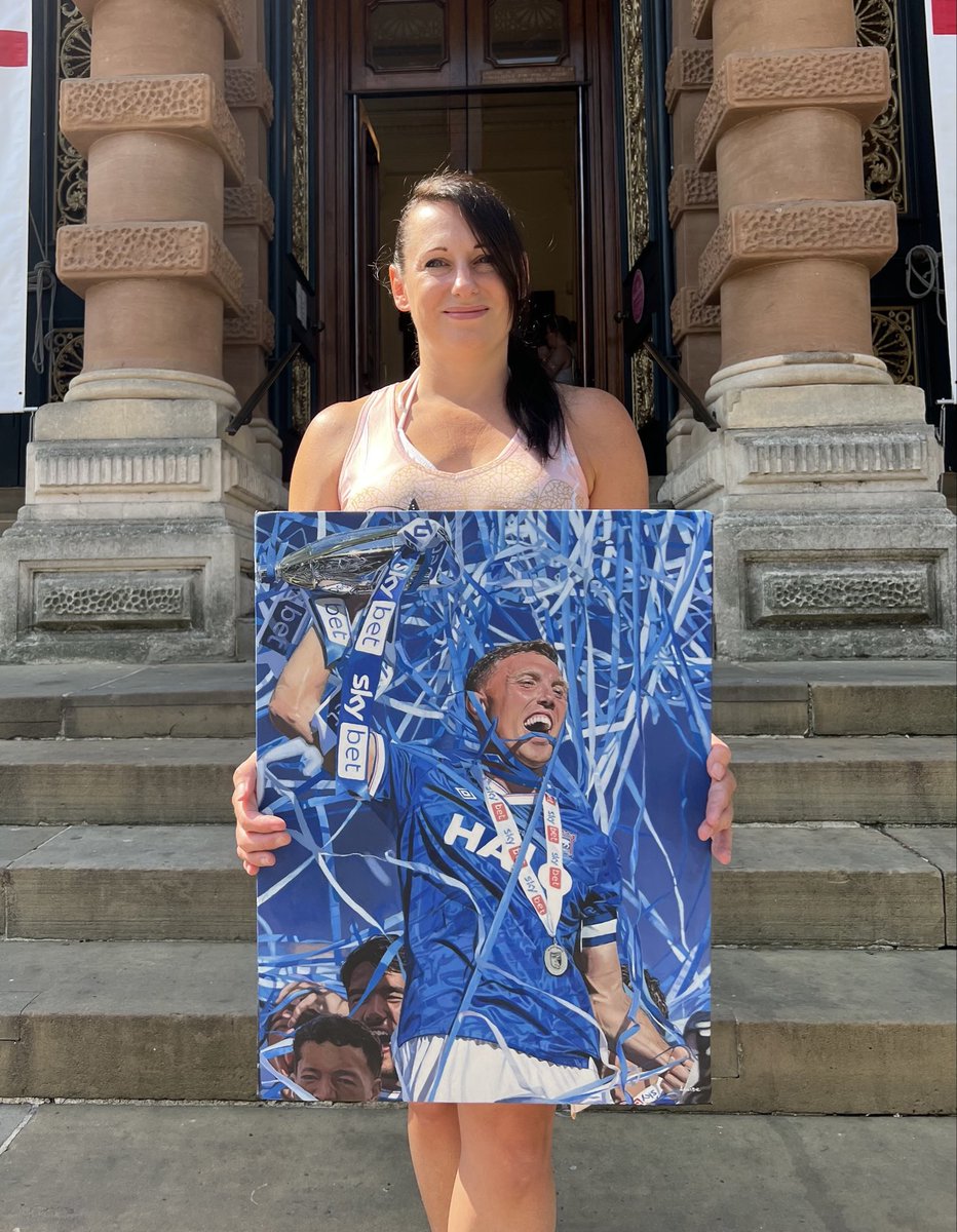 louisecobbold79's tweet photo. My latest painting, on display until 19 July at the ‘Gawn Up’ exhibition 🔵👩‍🎨 #itfc https://t.co/abaE3NoSbr