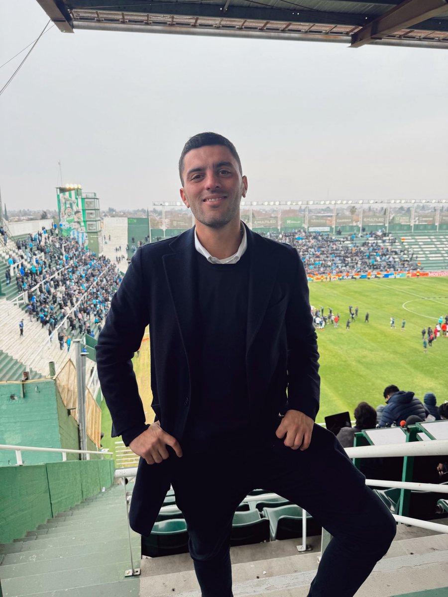 DavilaTomi's tweet photo. 63 años después, #Racing campeón en Reserva! 

Predio Tita SIEMPRE 🙌🏻🎓 https://t.co/MyUHAXkXUM